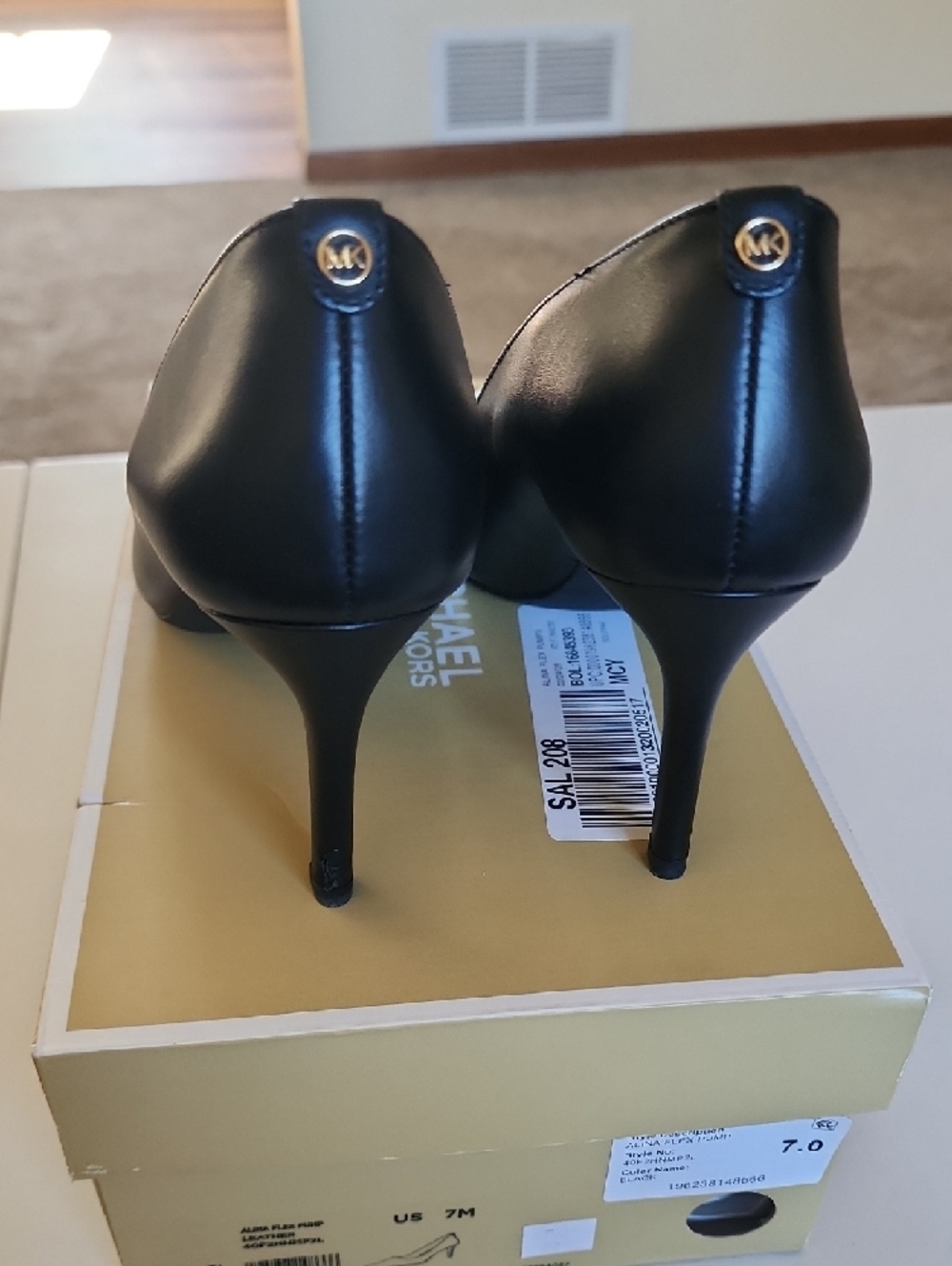 Michael Kors Black Pointed Leather Pumps - Picture 2 of 6